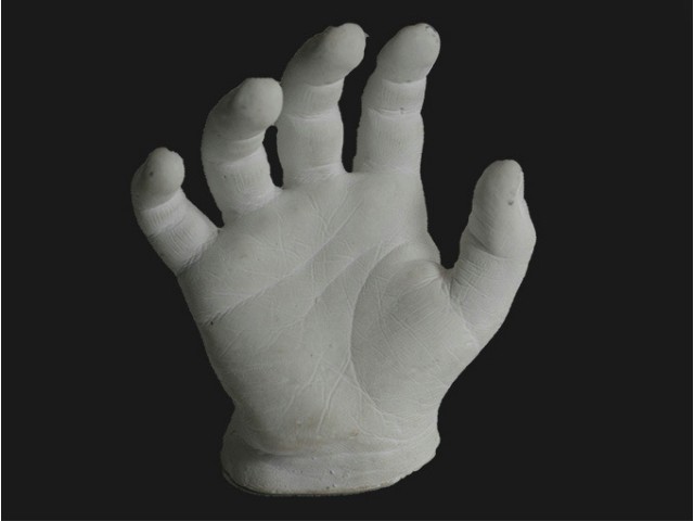 Odlitek roke narejen iz Kremenita - za izdelavo kalupa je bila uporabljena Skin pasta